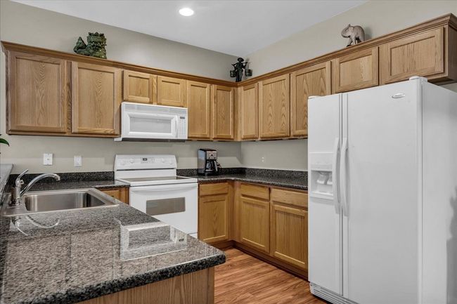 14222 Moravian Manor Cir, Condo with 2 bedrooms, 2 bathrooms and null parking in Sterling Heights MI | Image 7