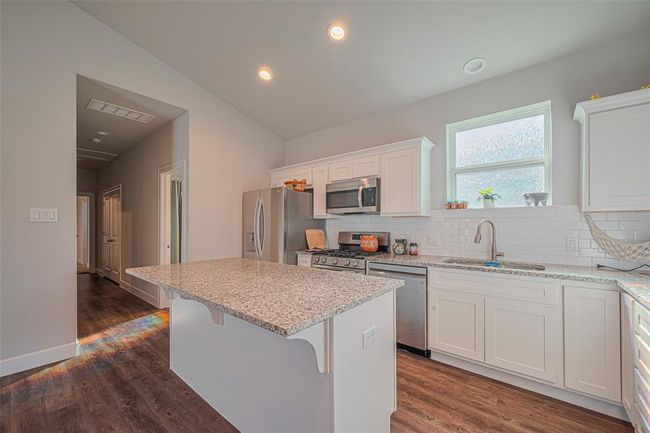 6418 Gresham St, House other with 3 bedrooms, 2 bathrooms and null parking in Wallis TX | Image 12