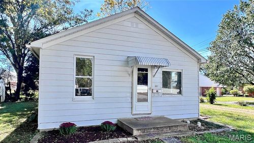 604 Kaskaskia St, New Athens, IL, 62264-1200 | Card Image