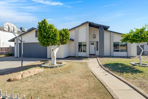 2515 N 43rd Dr, Phoenix, AZ, 85035-2377 | Card Image