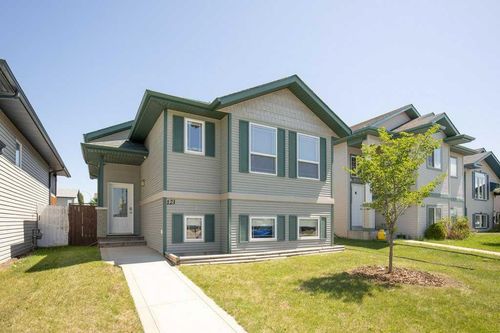 121 Old Boomer Road, Sylvan Lake, AB, T4S2J1 | Card Image
