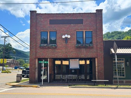 109 W Laurel Ave, Damascus, VA, 24236-2523 | Card Image