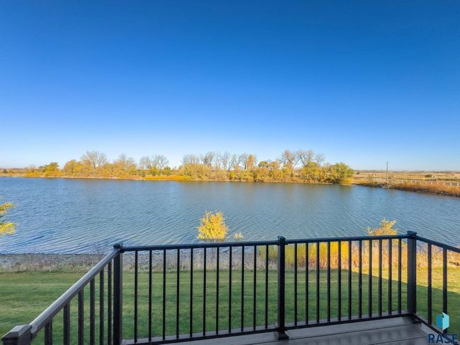 8600 W Shoreline Pl, Townhouse with 4 bedrooms, 3 bathrooms and null parking in Sioux Falls SD | Image 5