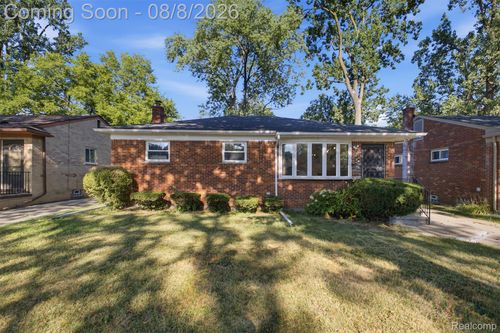 21840 Kenosha St, Oak Park, MI, 48237-2652 | Card Image
