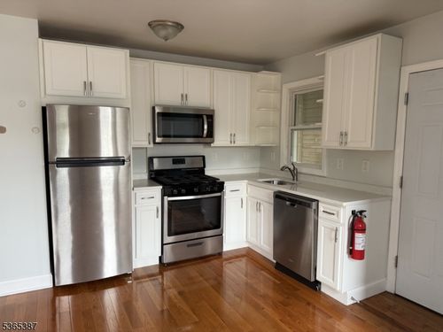 27b-25 Pine St, Verona, NJ, 07044-1334 | Card Image