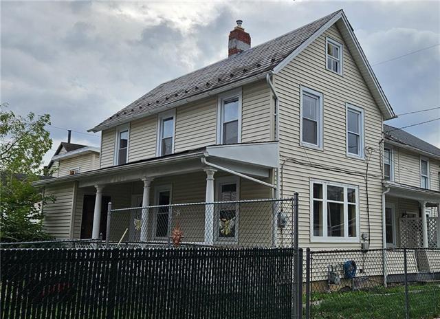 Center Ave, Slatington, PA 18080