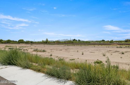 1063 Vineyard Loop, Las Cruces, NM, 88005-8620 | Card Image