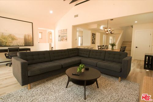 a-9042 Phyllis Ave, West Hollywood, CA, 90069-4414 | Card Image