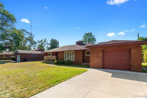 17863 Bonstelle Ave, Southfield, MI, 48075-3451 | Card Image