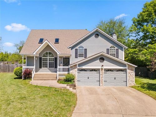 1828 Ne Burgandy Cir, Lee's Summit, MO, 64086-5961 | Card Image
