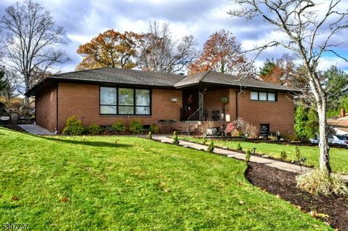 7 Jefferson Pl, Wayne, NJ, 07470-3820 | Card Image