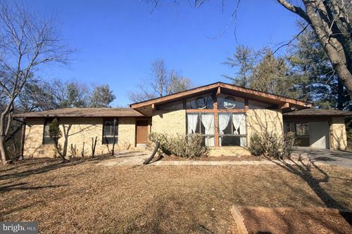 10400 Hunter Ridge Dr, OAKTON, VA, 22124-1616 | Card Image