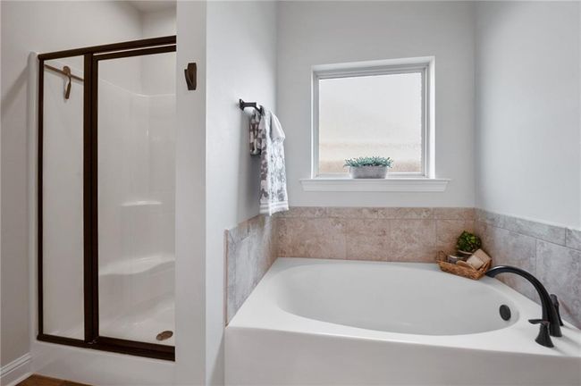 Primary Bathroom | Image 19