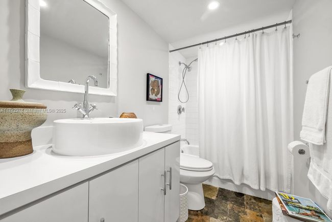700 Ne 155 Th St, House other with 3 bedrooms, 2 bathrooms and null parking in Miami FL | Image 22