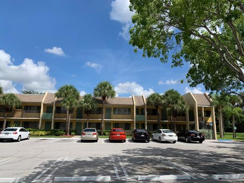 1535 Meadows Cir W, Boynton Beach, FL, 33436-9213 | Card Image