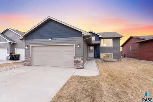 9320 W Colton St, Sioux Falls, SD, 57106-7330 | Card Image