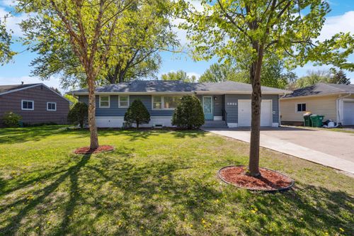 5932 Admiral Ln N, Brooklyn Center, MN, 55429-2527 | Card Image