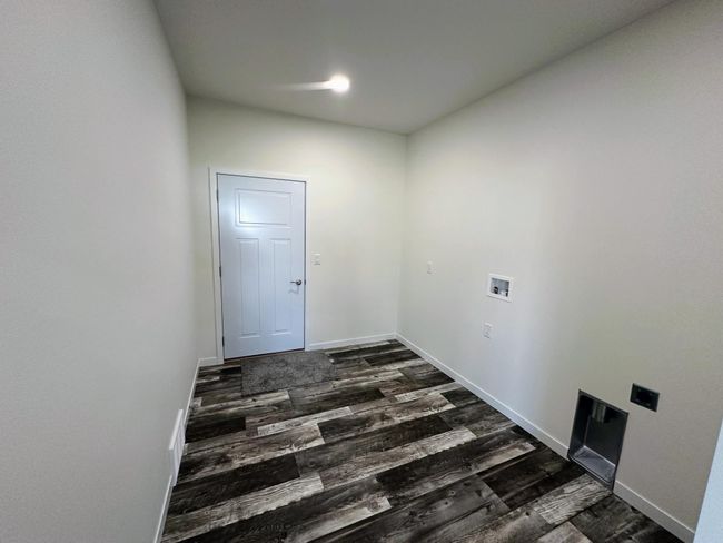 Laundry/Door to garage | Image 12