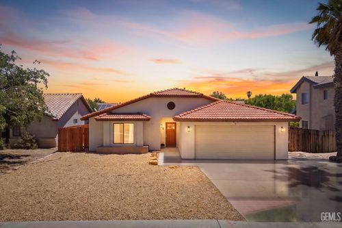 642 N Inyo St, Ridgecrest, CA, 93555-3381 | Card Image