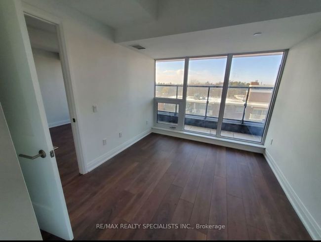 810 - 21 Park St E, Condo with 2 bedrooms, 1 bathrooms and null parking in Mississauga ON | Image 4