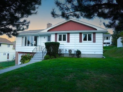 4 Starling St, Halifax, NS, B3M1V8 | Card Image