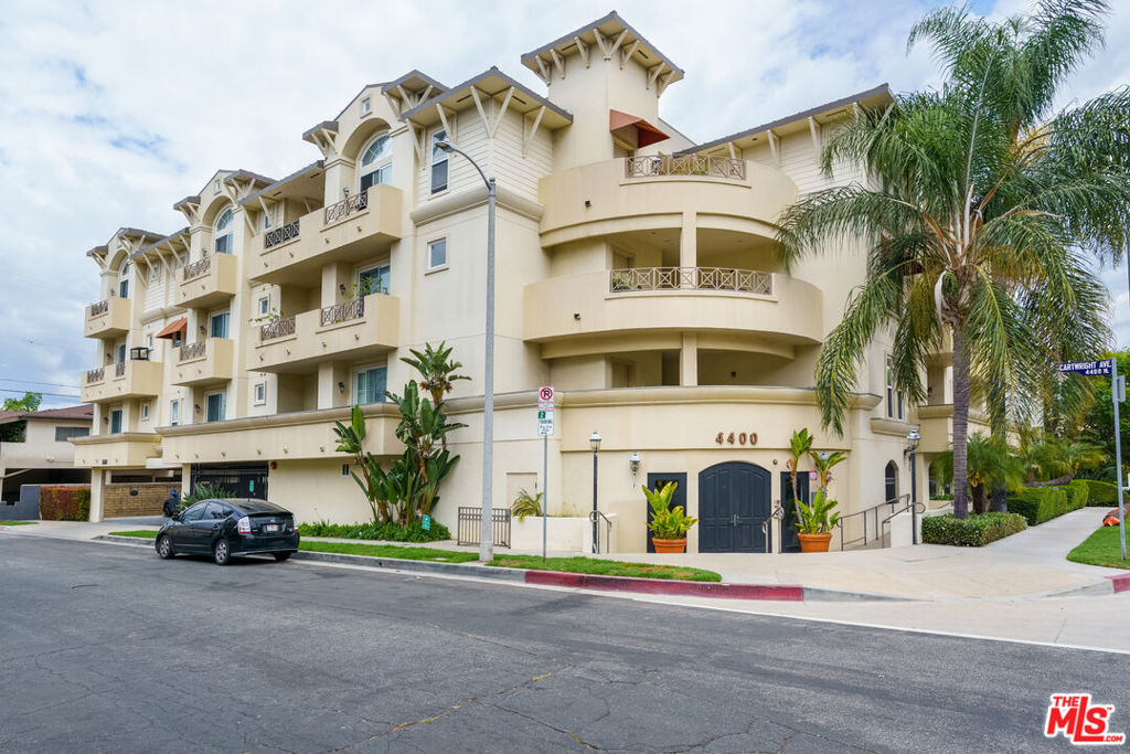Residential in Toluca Lake 2