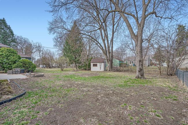 Lots of room to spread out in this big yard! | Image 28