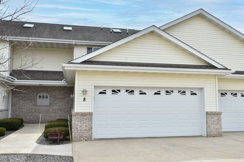 924 Prairie Gdns, Kewaskum, WI, 53040-9381 | Card Image
