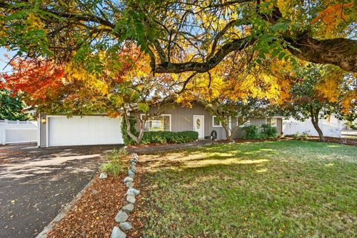 1977 Fairlane Dr, Medford, OR, 97501-4124 | Card Image