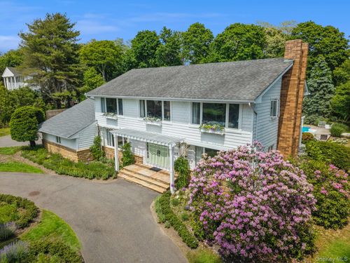 3 Mooring Dr, Bellport, NY, 11713-2827 | Card Image