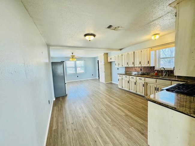 108 W 2 Nd St, House other with 3 bedrooms, 2 bathrooms and null parking in Hale Center TX | Image 6