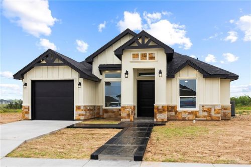 7 John St, Rio Grande City, TX, 78582-2085 | Card Image