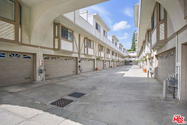 2 - 10229 Variel Ave, Condo with 3 bedrooms, 4 bathrooms and null parking in Chatsworth CA | Image 26