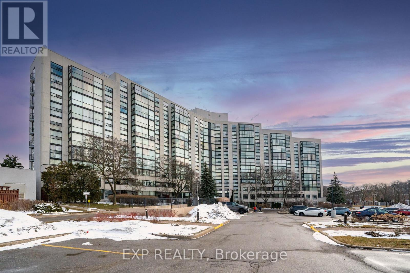 Residential in Richmond Hill (North Richvale) 4