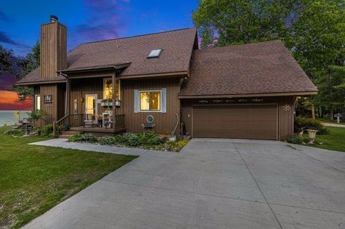 17244 Huron Bluff Ave, Cheboygan, MI, 49721-8475 | Card Image