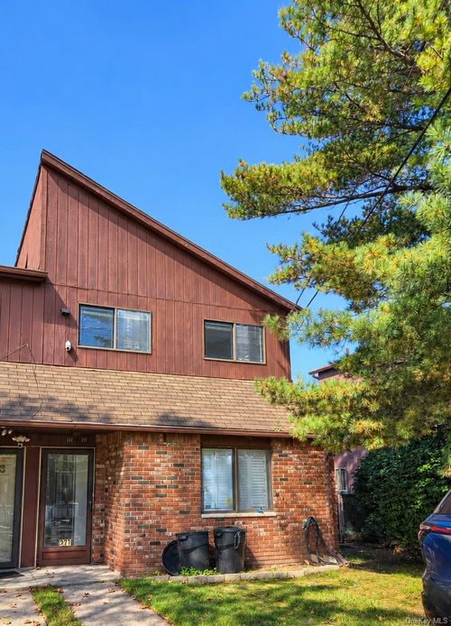 971 W Fingerboard Road, New York, NY, 10304 | Card Image