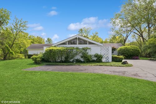 325 Seven Pines Cir, Highland Park, IL, 60035-4548 | Card Image