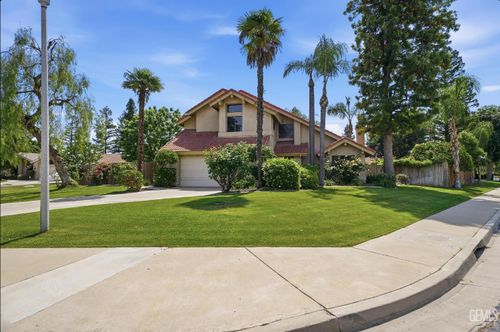 9613 Red Oak Court, Bakersfield, CA, 93311 | Card Image