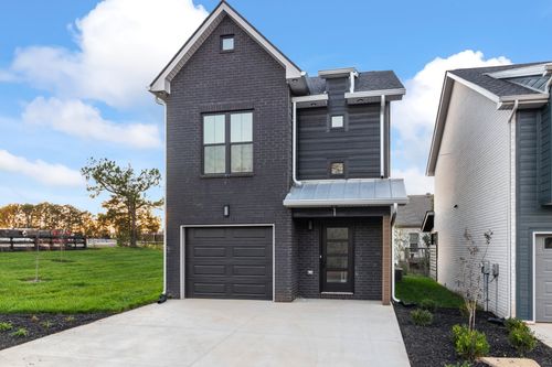 60-60 Holland Dr, Clarksville, TN, 37043-2629 | Card Image