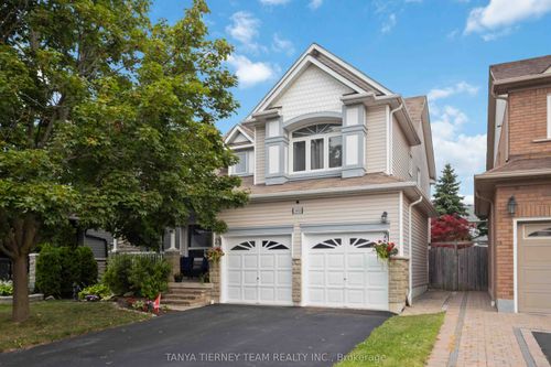 140 Vipond Rd, Whitby, ON, L1M1K9 | Card Image