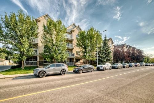 411-2000 Applevillage Crt Se, Calgary, AB, T2A7Z4 | Card Image