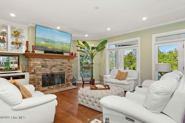 Living Room | Image 48