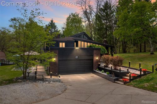 1751 Bird Rd, Ortonville, MI, 48462-9082 | Card Image