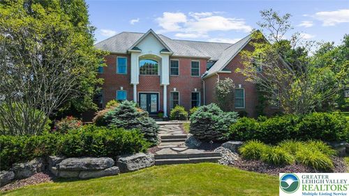221 Sonny Dr, WIND GAP, PA, 18091-9018 | Card Image