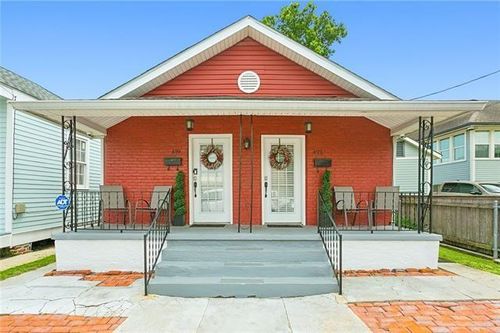 421 Derbigny St, Gretna, LA, 70053-5912 | Card Image