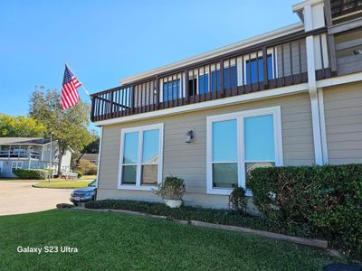 139 April Point Drive North, Townhouse with 3 bedrooms, 3 bathrooms and null parking in Conroe TX | Image 2