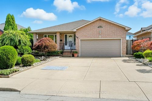 116 Nugent Dr, Hamilton, ON, L8H2M8 | Card Image