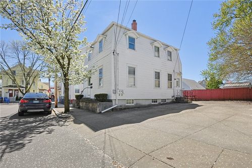 6 Franklin Ave, Cranston, RI, 02920-7712 | Card Image