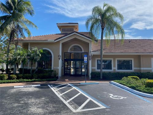w-301-450 Palm Cir W, Pembroke Pines, FL, 33025-4611 | Card Image
