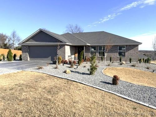 2000 N Sunset Strip, Tahlequah, OK, 74464-2098 | Card Image